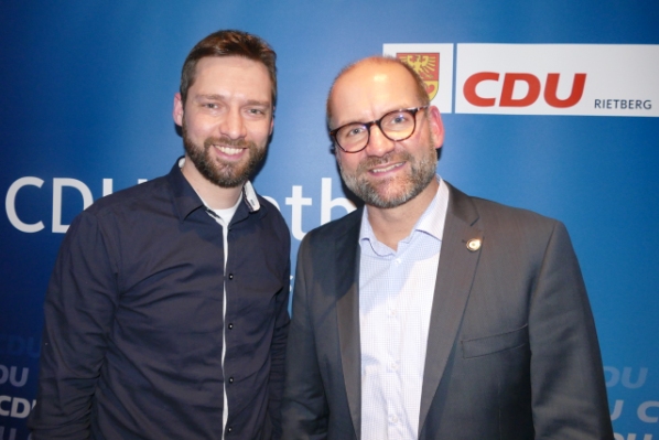 Foto (v.r.): Der aktuelle CDU-Ratsherr für Bokel, Matthias Strotmann, und links Sebastian Schnusenberg